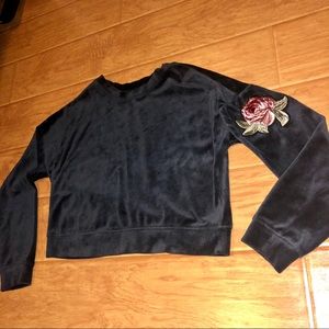 SUITE16- NWOT Velvet crop sweater in navy blue